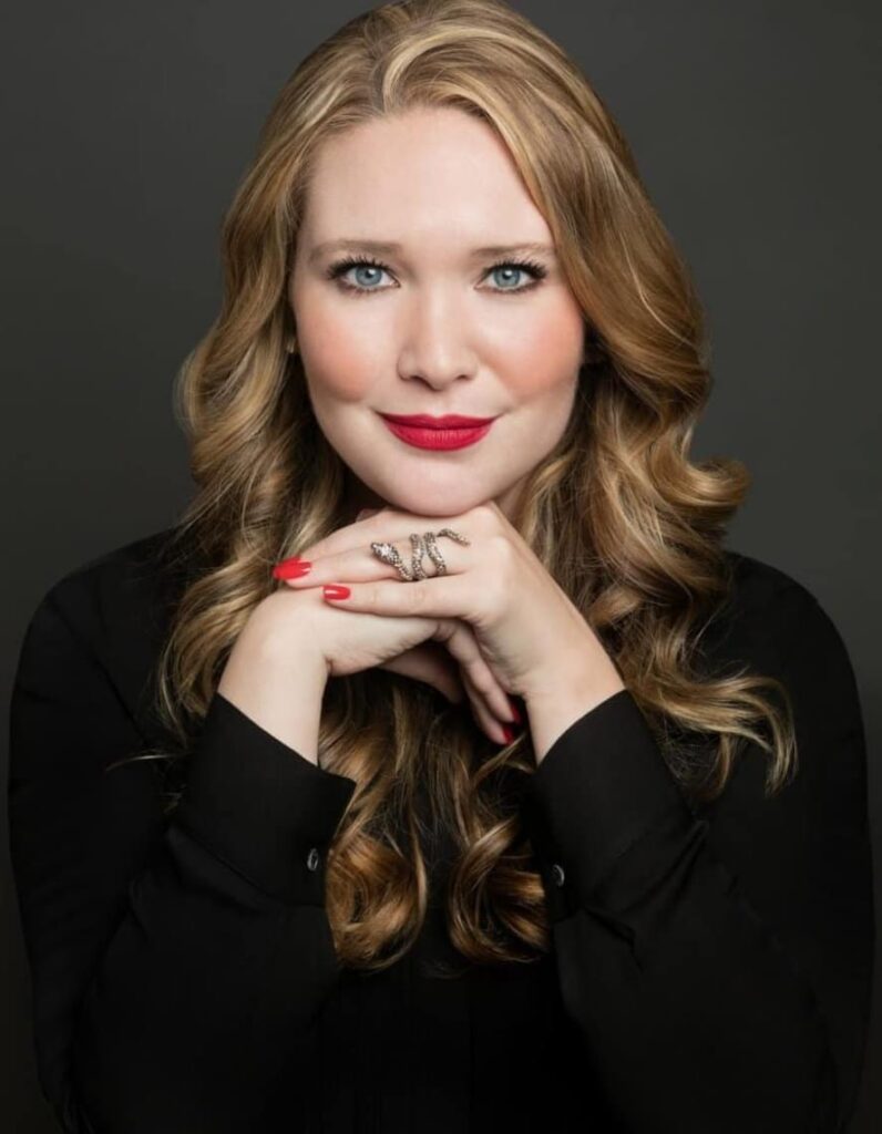 Sarah .J. Maas